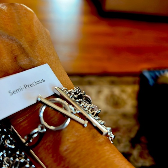 🌺🌼NWT semiprecious BOHO &SylishWHBM silverPlatedBracelet.Toggle closure.Modern - Picture 2 of 8